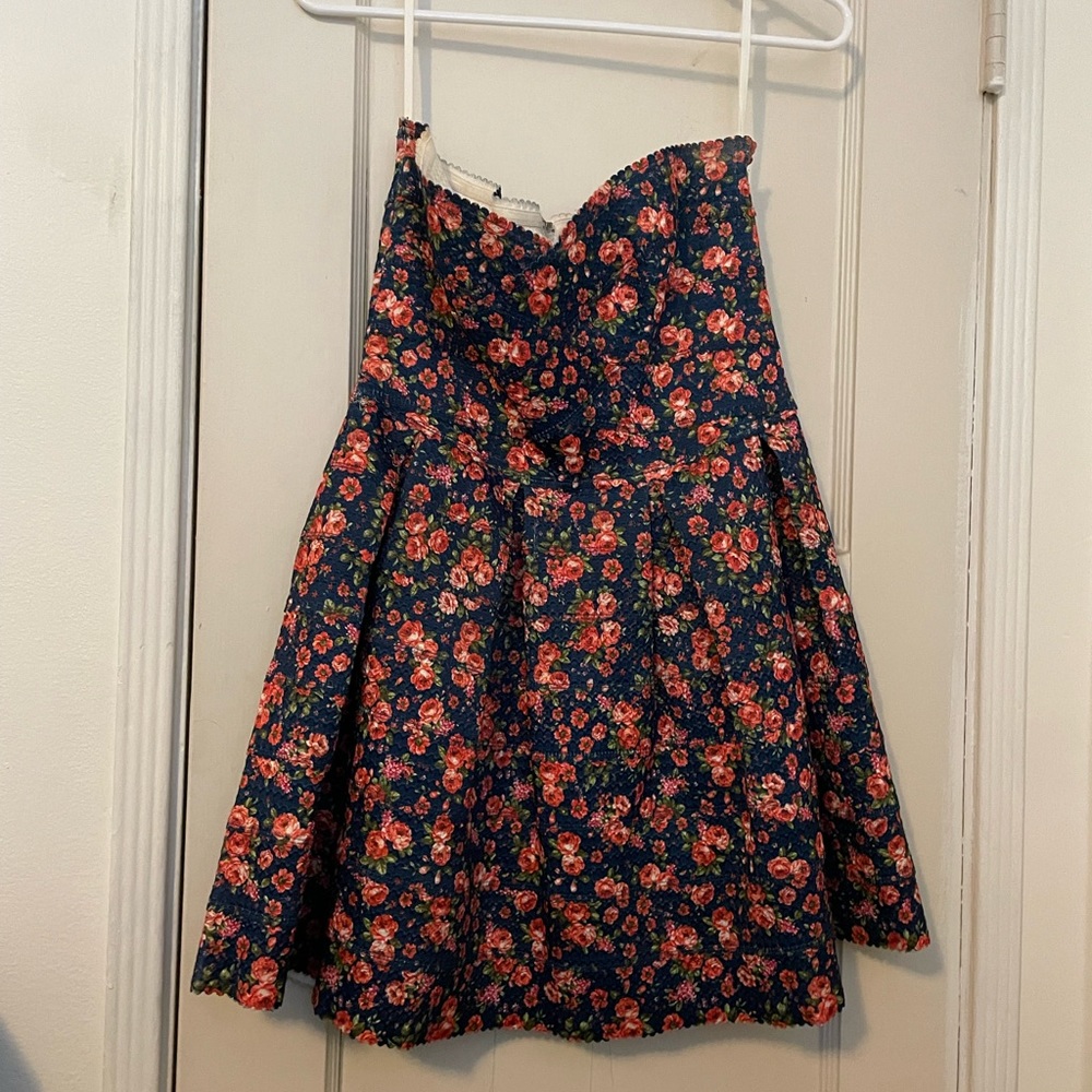 Strapless pleaded dress floral print